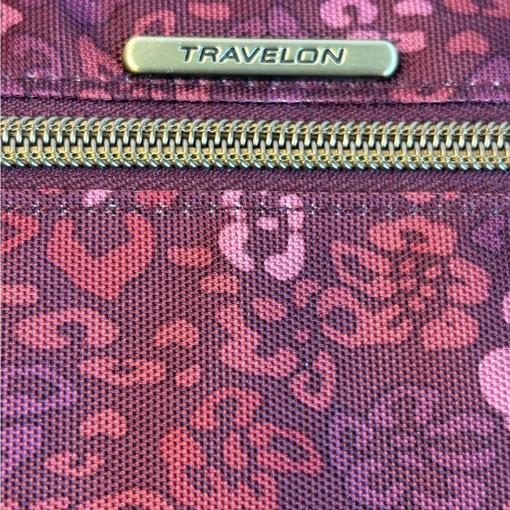 Travelon Zip‎ Around Wristlet Wallet Berry Purple Leopard Floral Print RFID